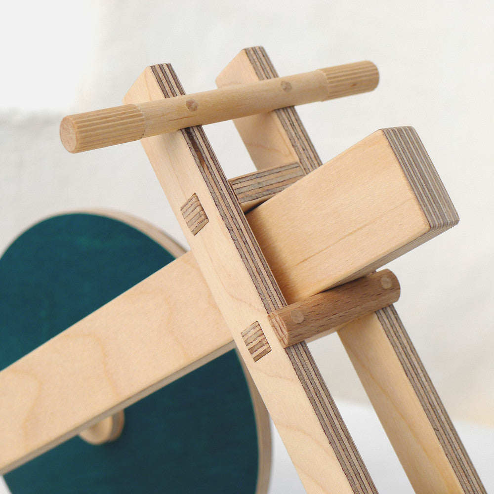 The asymmetric tricycle construction toy