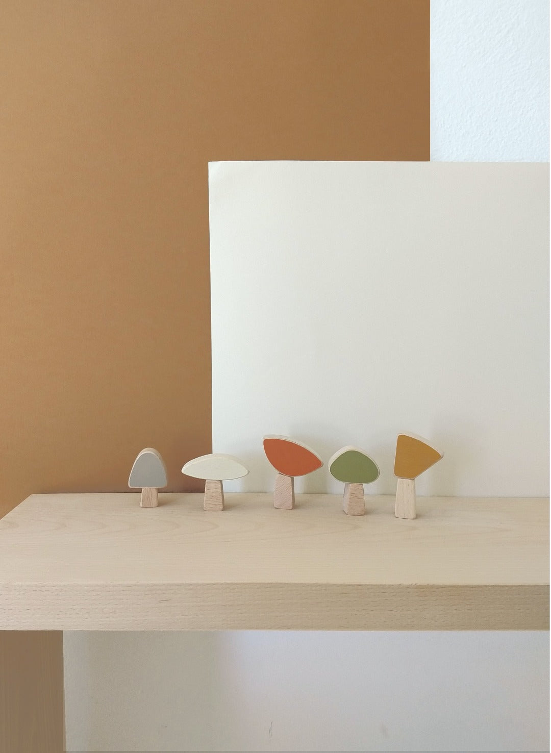 Magnetic mushrooms play set