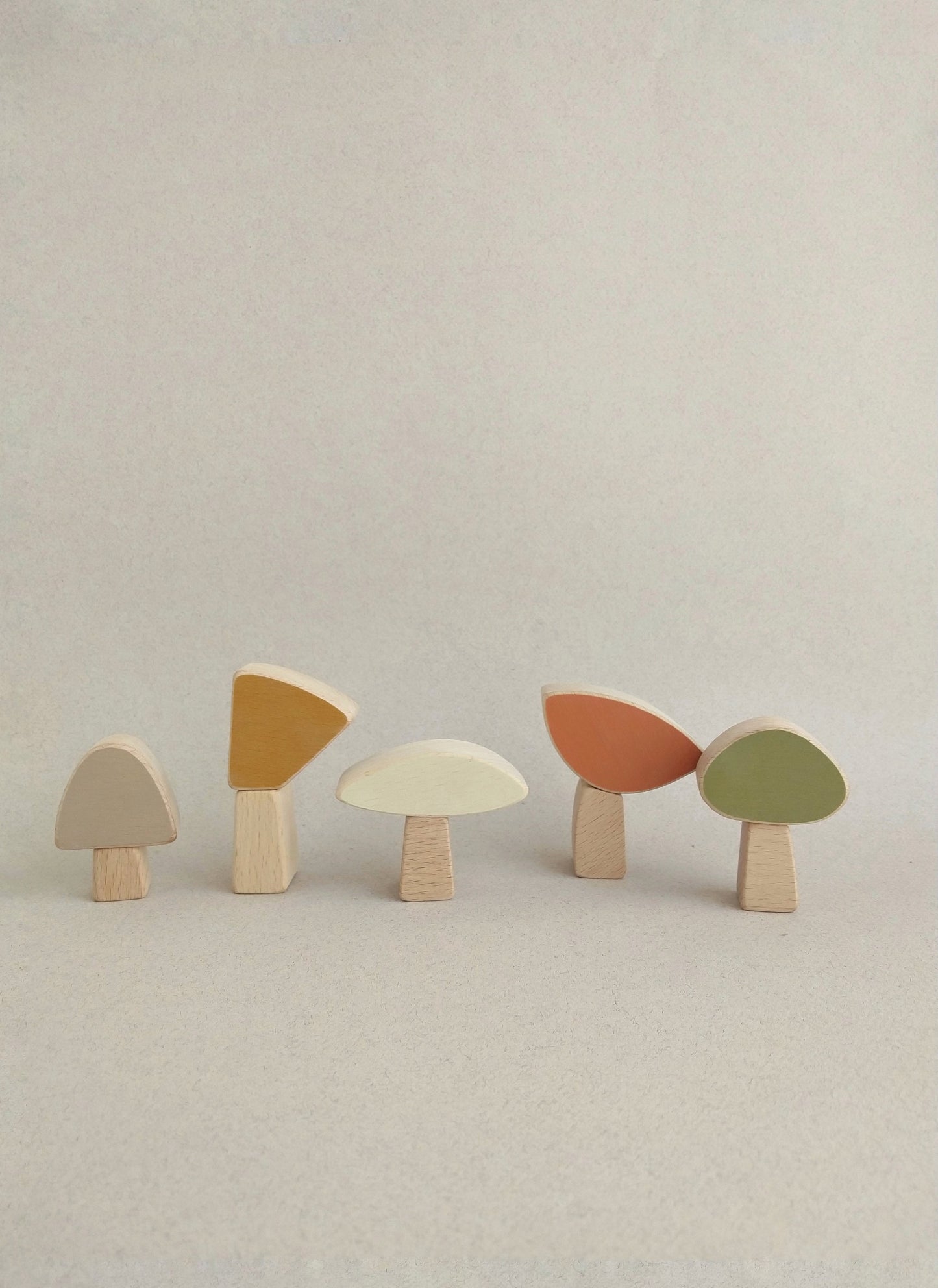 Magnetic wooden play set with mushrooms