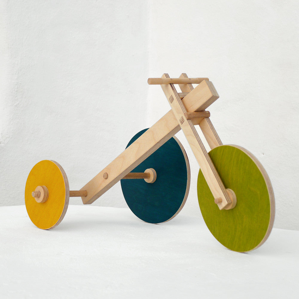The asymmetric tricycle construction toy