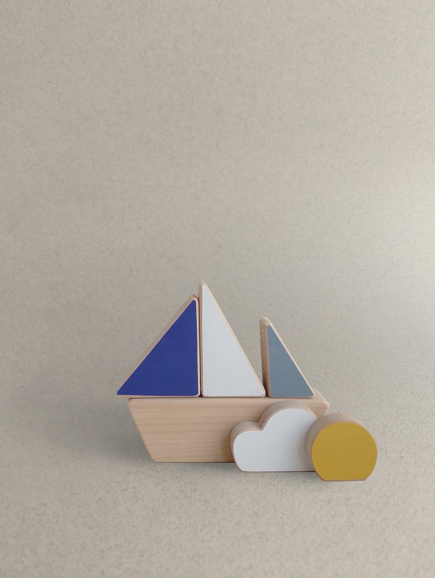 The minimalistic stacking boat toy