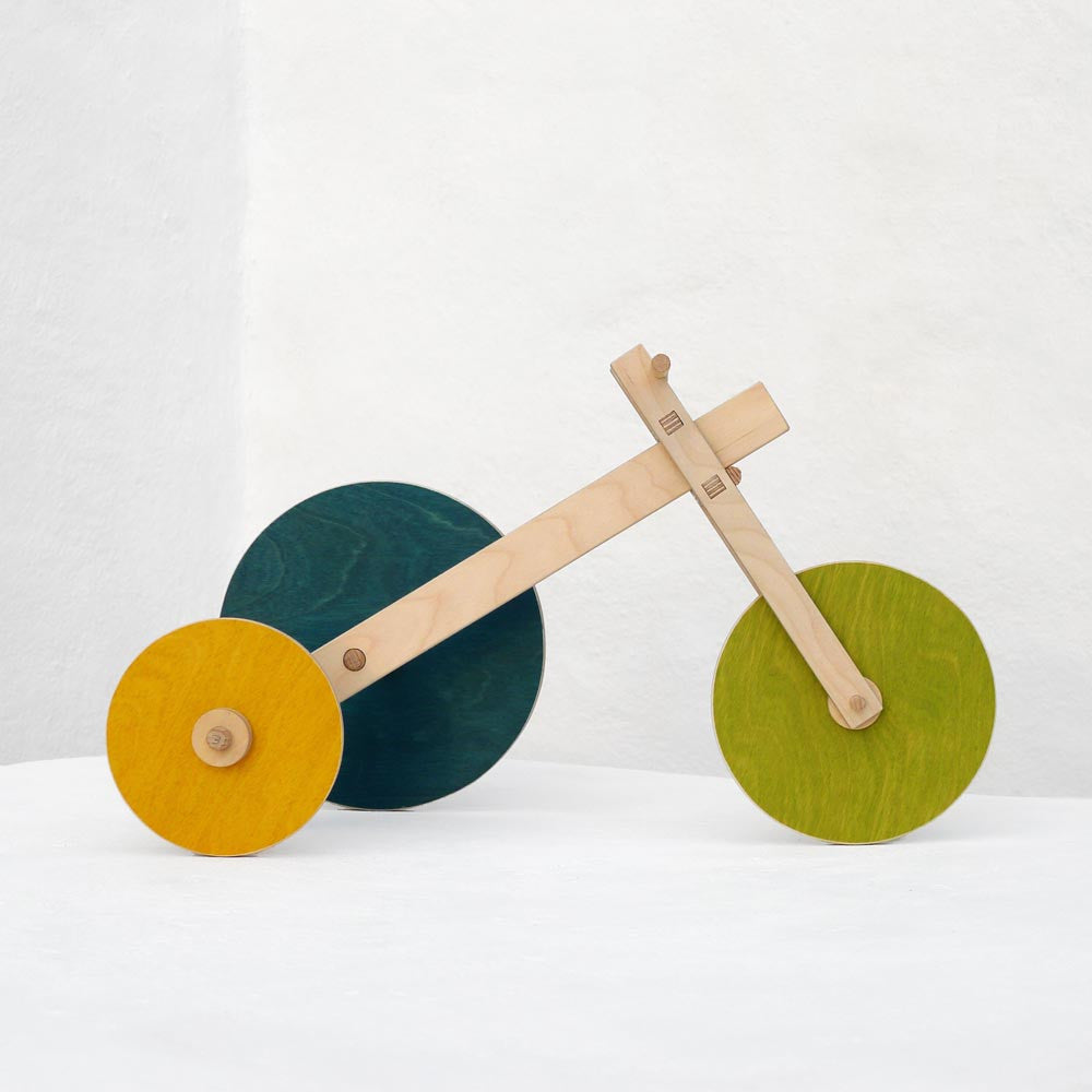 The asymmetric tricycle construction toy